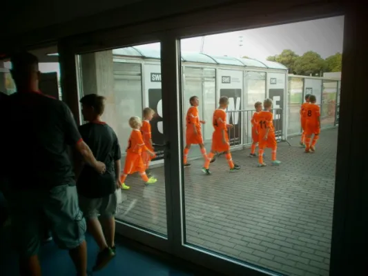 Einlaufkids RWE vs. HSV