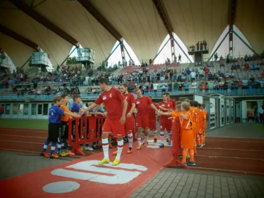Einlaufkids RWE vs. HSV