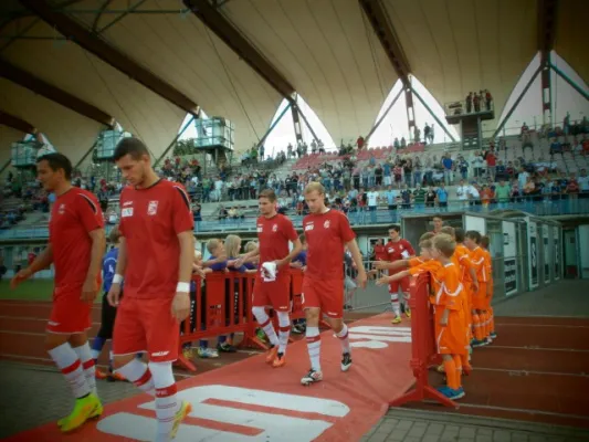 Einlaufkids RWE vs. HSV
