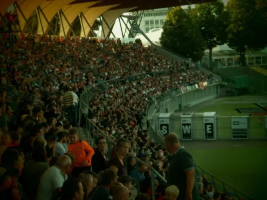 Einlaufkids RWE vs. HSV