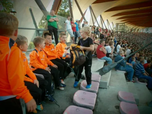 Einlaufkids RWE vs. HSV